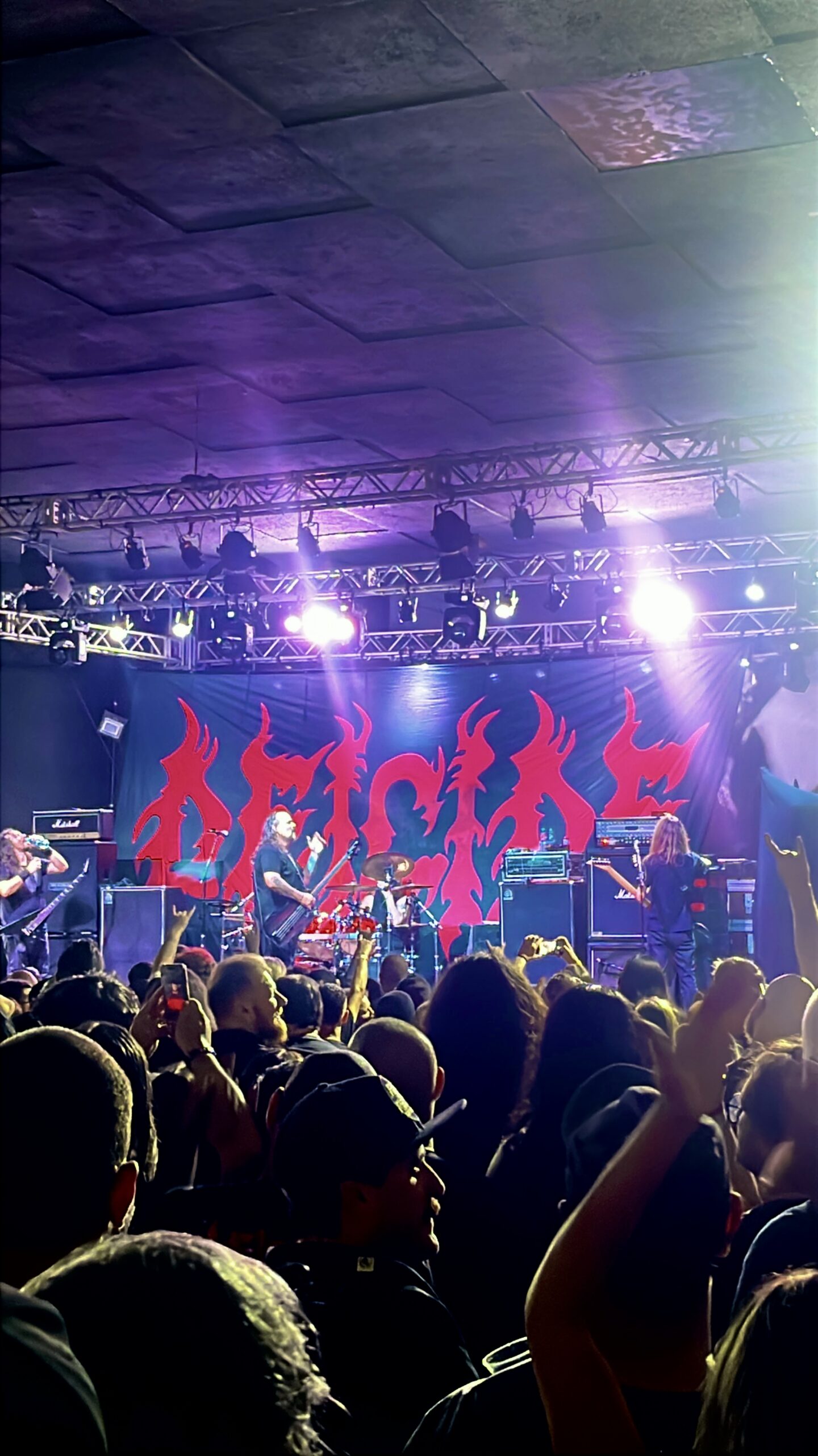 Sobre assédio, Behemoth e Deicide